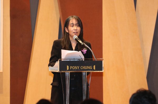 配资公司官网查询 从韩江获诺贝尔文学奖，回看过去一个世纪的女性得主
